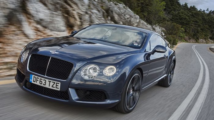 Ακλόνητη, ισοπεδωτική και με υψηλή άνεση, η Bentley Continental GT V8 παρέχει μια ξεχωριστή οδηγική και οδική εμπειρία.